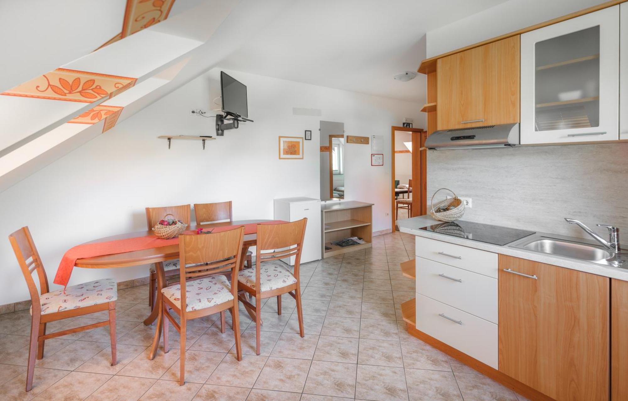 Apartments Suster Stari Trg ob Kolpi Exterior foto