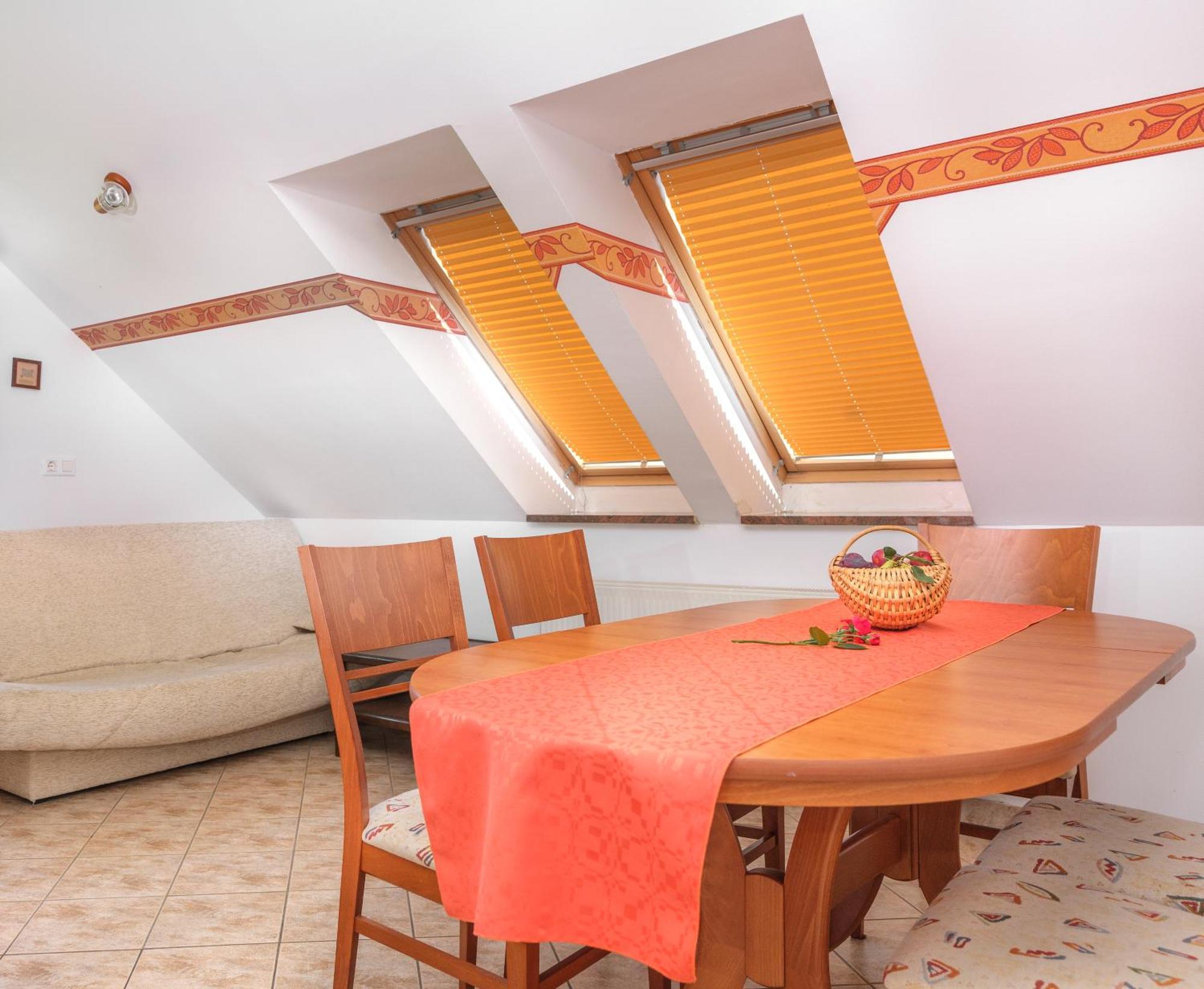 Apartments Suster Stari Trg ob Kolpi Exterior foto